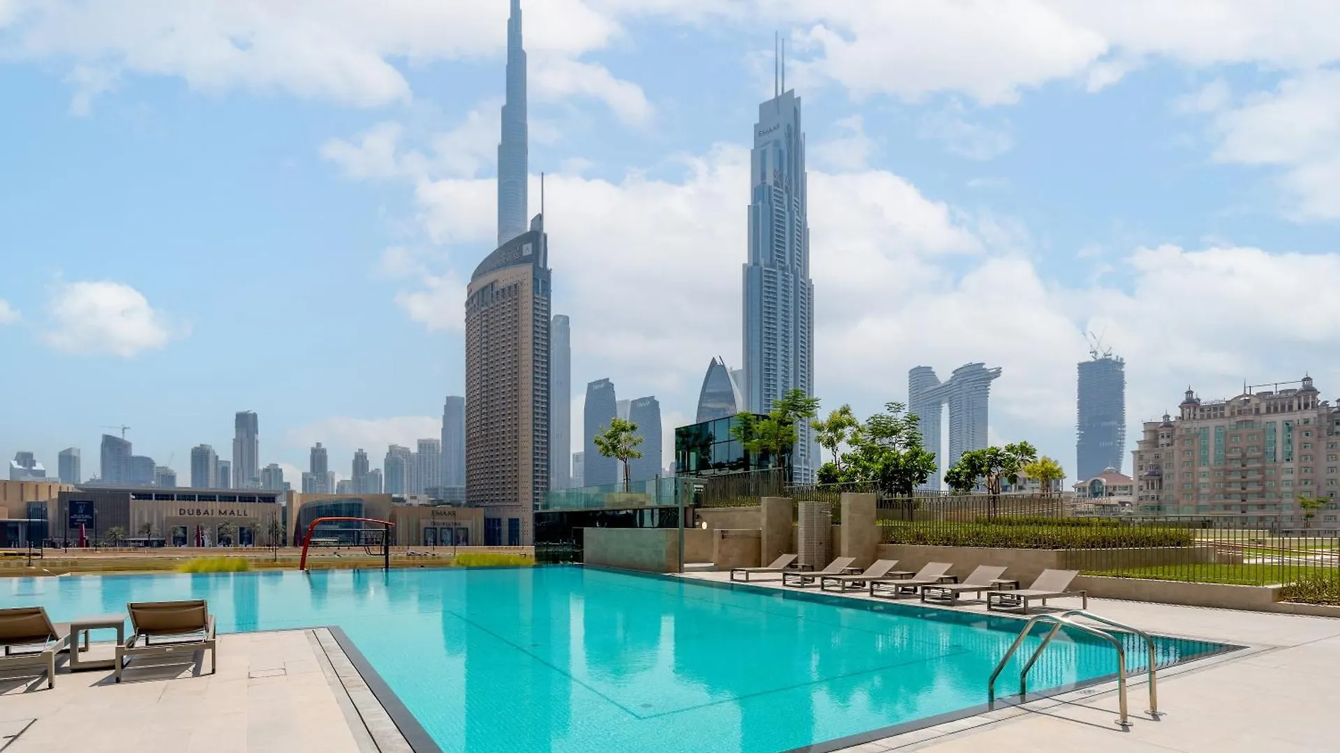 Luxury Direct Dubai Mall Access Downtown Views location